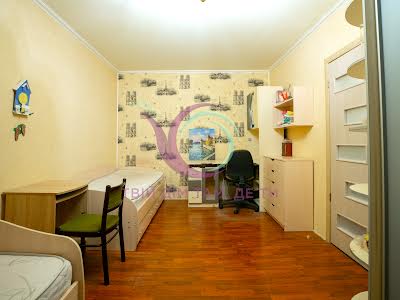 квартира за адресою Івасюка, 30