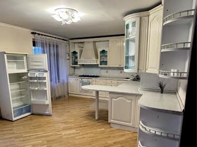 квартира за адресою Базарна вул., 2б