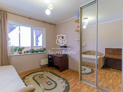 квартира за адресою Олійника Степана вул., 7