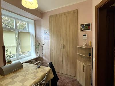 квартира за адресою Підвальна вул., 9