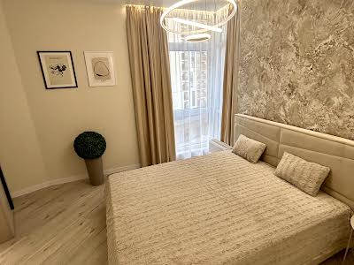 квартира за адресою Краснова вул., 1-Б