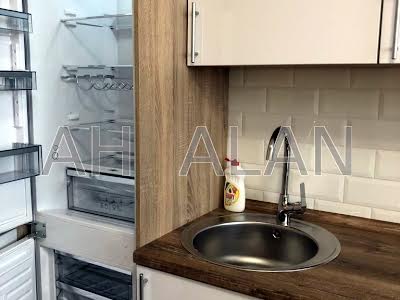 квартира по адресу Ревуцкого ул., 40г