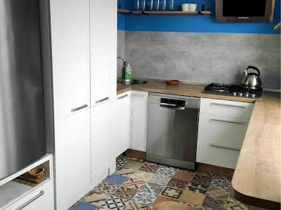 квартира за адресою Лаврська вул. (Січневого Повстання), 4