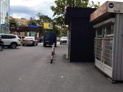комерційна за адресою Марії Лисиченко вул. (Героїв Громадянської Війни), 17