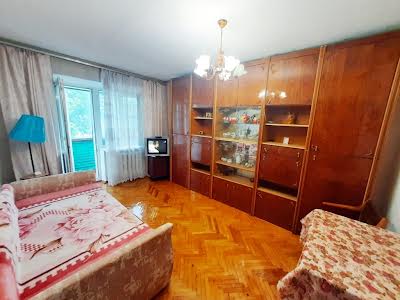 квартира за адресою Верховної Ради бульв., 31