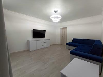 квартира за адресою Тролейбусна вул., 4