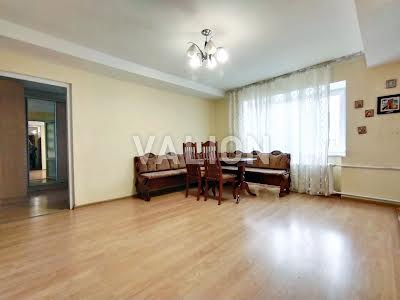 квартира за адресою Новодарницька вул., 27