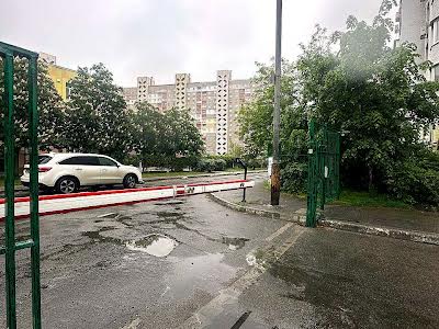 квартира за адресою Анни Ахматової вул., 16-Б