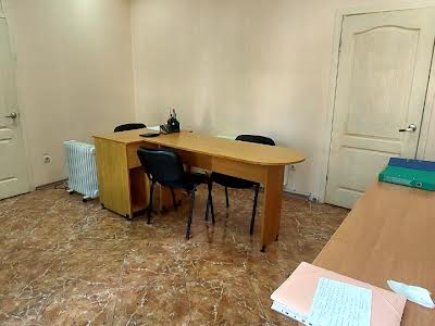 комерційна за адресою Космонавтів вул., 31