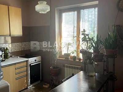квартира за адресою Срібнокільська вул., 4