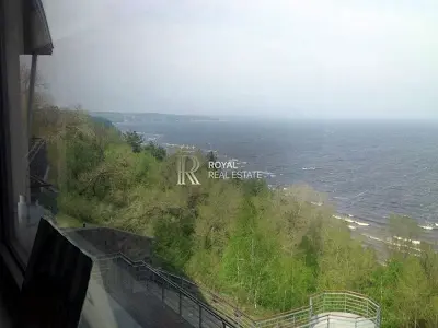 будинок за адресою Захисників України вул.