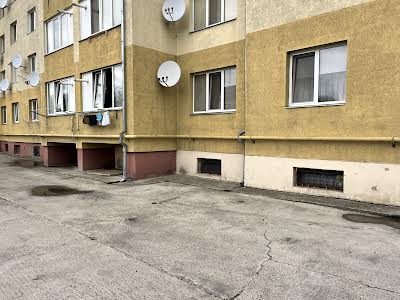 комерційна за адресою Крайня, 1