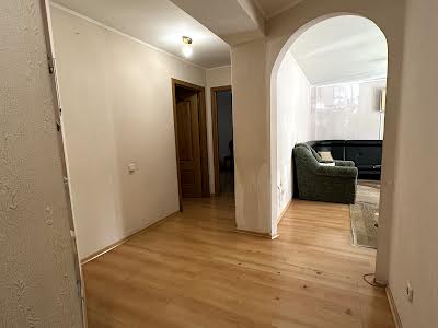 квартира за адресою Дружби вул., 8