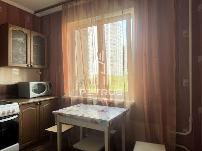 квартира за адресою Анни Ахматової вул., 16-Б