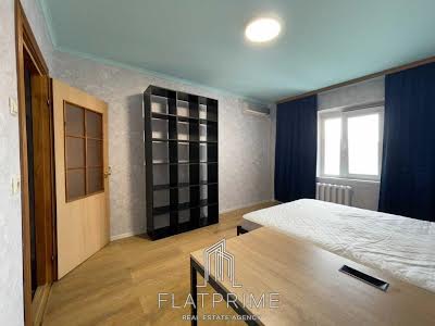 квартира за адресою Драгоманова вул., 12А