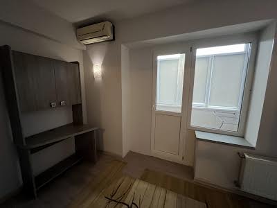 квартира за адресою Академіка Амосова вул., 7