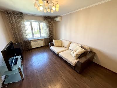 квартира по адресу Ревуцкого ул., 21