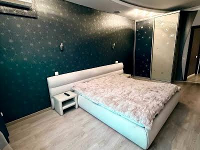 квартира за адресою Анни Ахматової вул., 13б