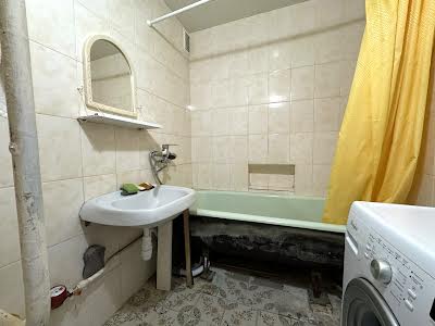 квартира за адресою Анни Ахматової вул., 6