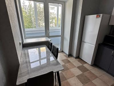 квартира за адресою Відродження, 3б