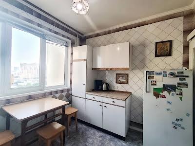 квартира за адресою Квітневий пров., 8
