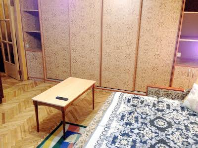 квартира за адресою Набережно-Хрещатицька вул., 11