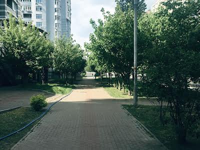 квартира за адресою Миколи Ушакова вул., 12
