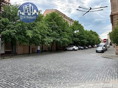 комерційна за адресою Івана Франка вул., 11