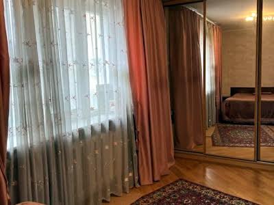 квартира за адресою Довженка вул., 1