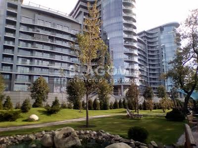 квартира за адресою Раїси Окіпної вул., 18