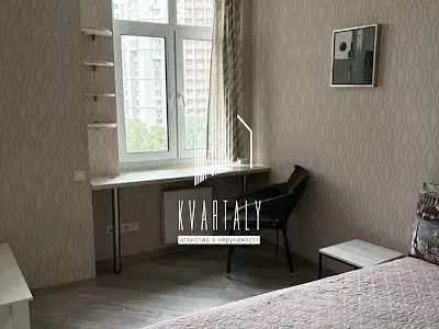 квартира по адресу вул. Ахматової Анни, 22