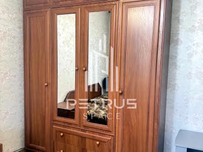 квартира за адресою Анни Ахматової вул., 16-Б