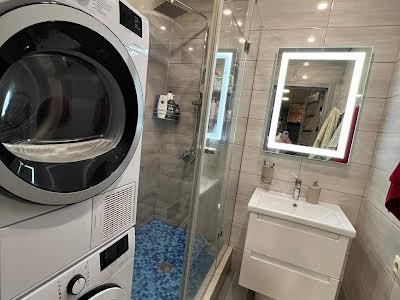 квартира за адресою Михайла Лушпи просп., 5