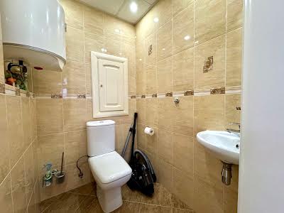 квартира за адресою Миколи Амосова вул., 4
