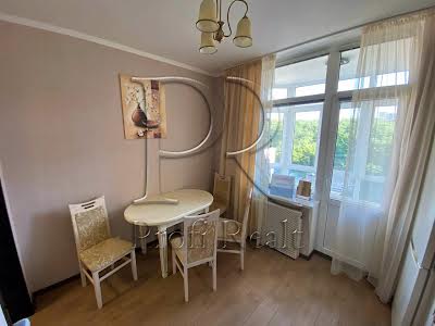 квартира за адресою Авіаконструктора Ігоря Сікорського вул. (Танкова), 4-Б