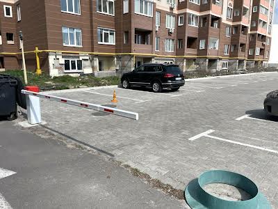 комерційна за адресою Соборна вул., 105В