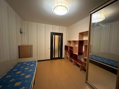 квартира за адресою Ревуцького вул., 4