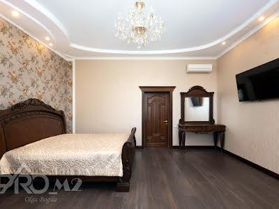 будинок за адресою Крутогірна вул., 8