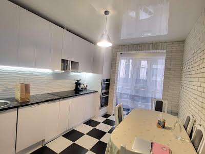 квартира по адресу Героев Майдана ул., 19а
