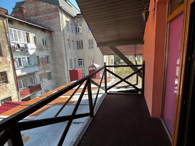 комерційна за адресою Чорновола вул., 20а