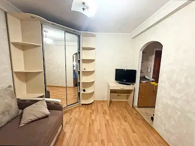 квартира за адресою Богатирська вул., 18