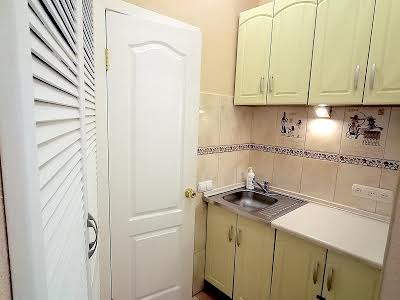 комерційна за адресою Прохоровська вул., 7
