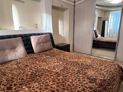 квартира за адресою Посмітного, 22