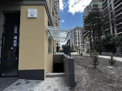 комерційна за адресою Василя Симоненка вул., 32