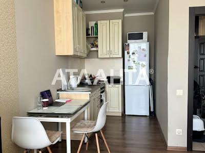 квартира за адресою Літературна вул., 8