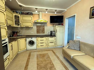 квартира по адресу Драгомвнова, 12А