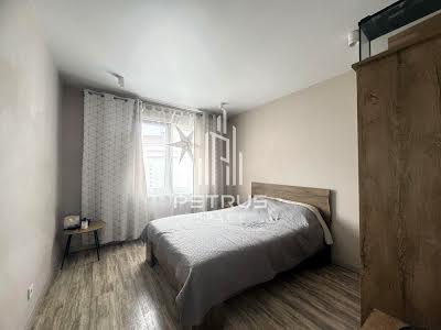 квартира за адресою Софії Русової вул., 3
