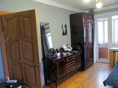 квартира по адресу Строителей ул., 3