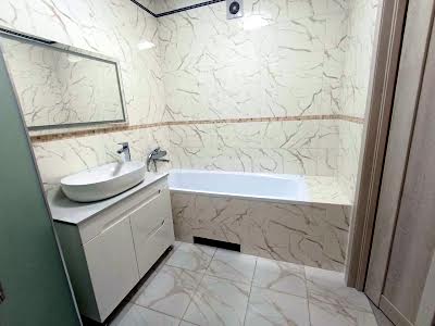 квартира за адресою Тролейбусна вул., 4