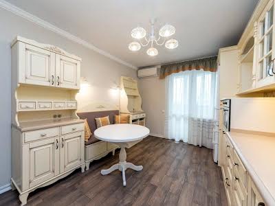квартира за адресою Михайла Максимовича вул. (Онуфрія Трутенка), 9-А